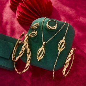 ✨ طقم نسائي فاخر – بديل أنيق للذهب ✨